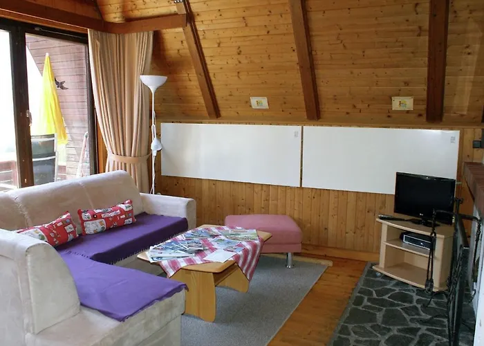 בית נופש Holiday In Carinthia With Pool יאניג